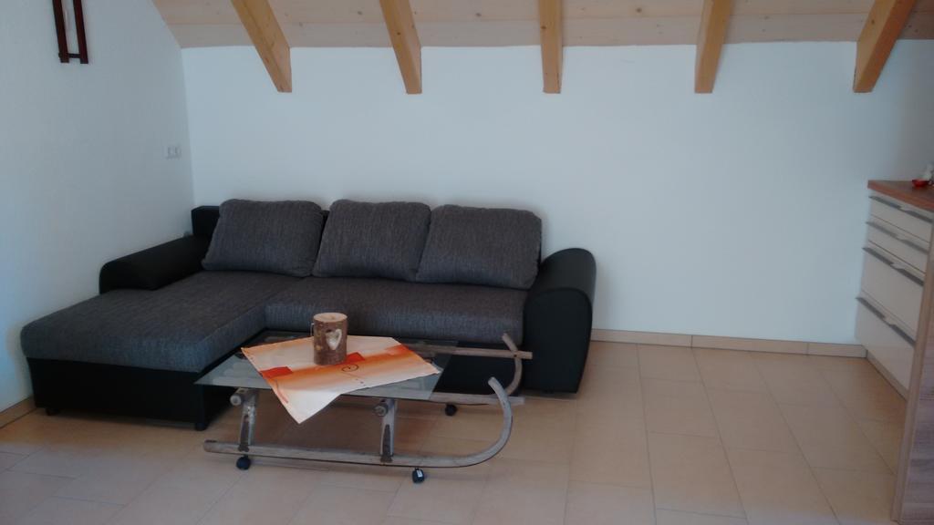 Iris Apartment *