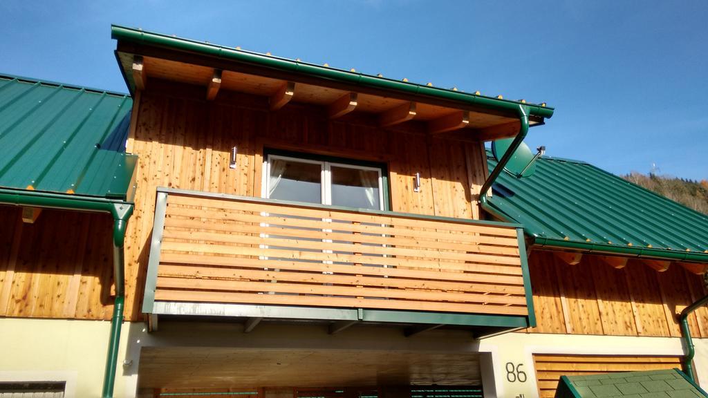 Iris Apartment *